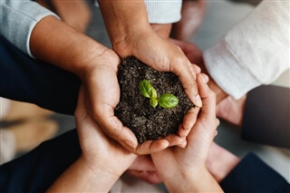 Jede einzelne Mitarbeiterin und jeder Mitarbeiter trägt mit seinem Engagement und seiner Expertise zum Erfolg unseres Unternehmens bei.