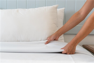 How to make your bed like a hotel - pillows and beddings