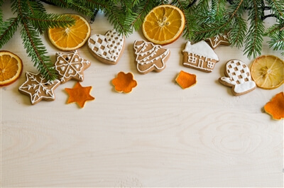 sustainable table decoration ideas - cookies and orange peels