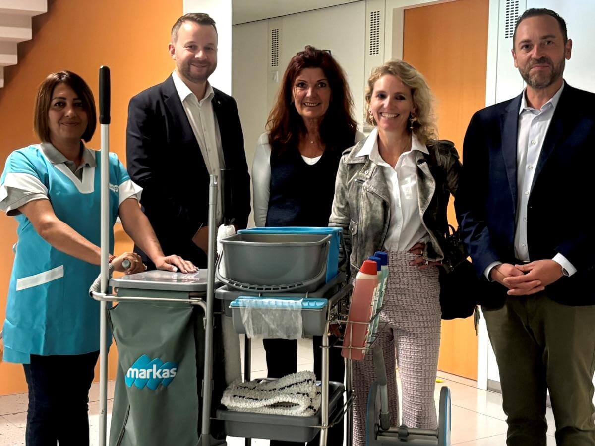 Dönsel Cimen, Christoph Reiter, Andrea Scheibel, Carola Lindenbauer and Walter Messer Markas ensures sustainable cleaning in the Government District of St. Pölten